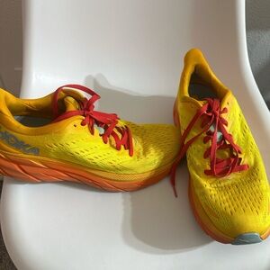 Hoka one one clifton 8 men's or women's tennis shoes. Size men 11